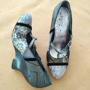 Kenzie patterned wedges